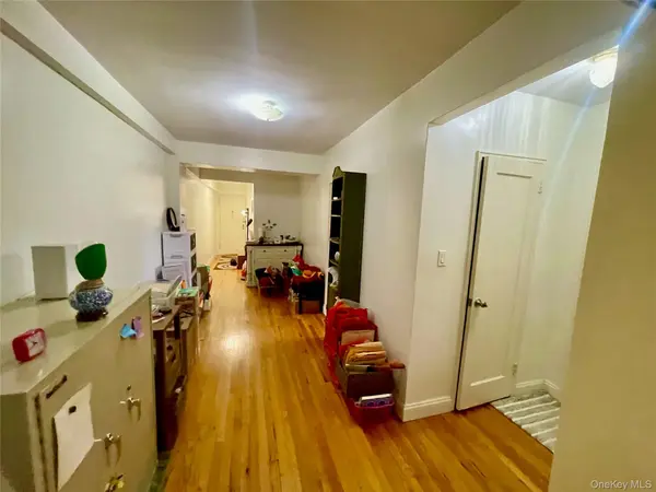 134-33 Blossom Ave #3B, Flushing, NY 11355
