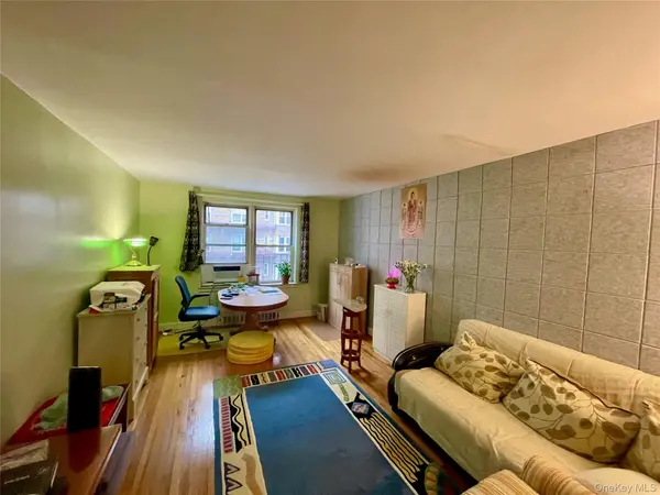 134-33 Blossom Ave #3B, Flushing, NY 11355