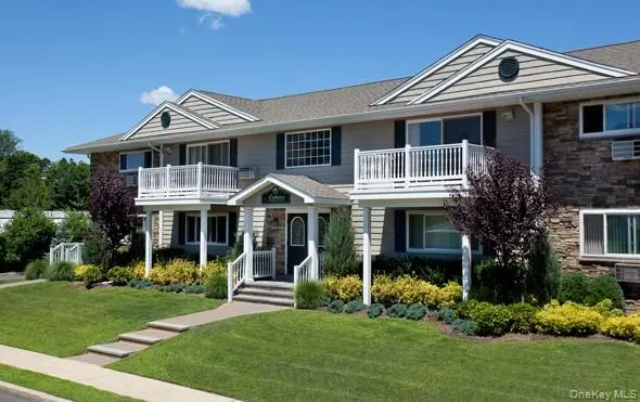 45 Golden AVE #E05, Deer Park, NY 11729