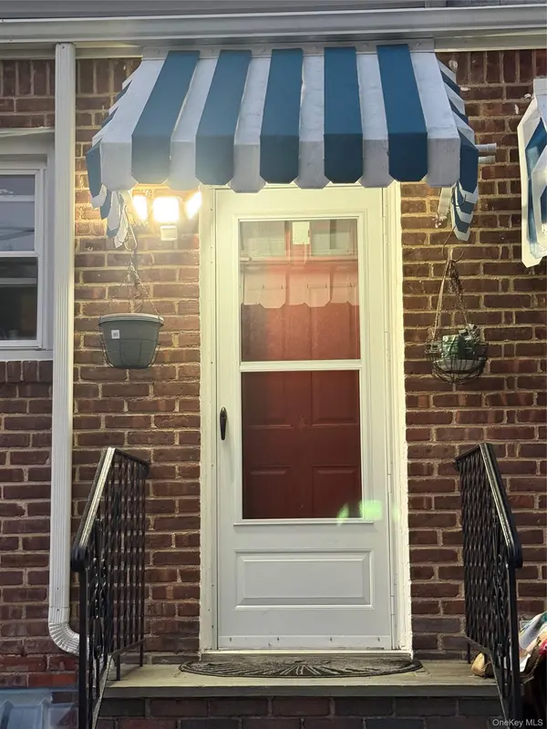 71 Ribbon ST, Franklin Square, NY 11010