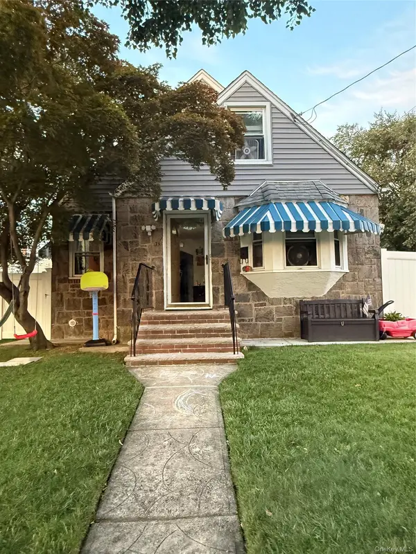 71 Ribbon ST, Franklin Square, NY 11010