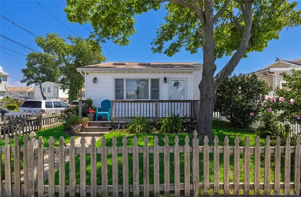 59 Kildare RD, Island Park, NY 11558