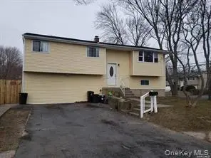 124 10th AVE, Brentwood, NY 11717