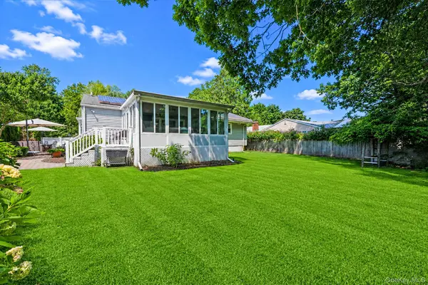 15 Locksley LN, Nesconset, NY 11767