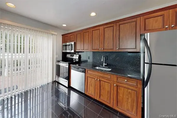 766 Nicolls AVE #I82A, Deer Park, NY 11729
