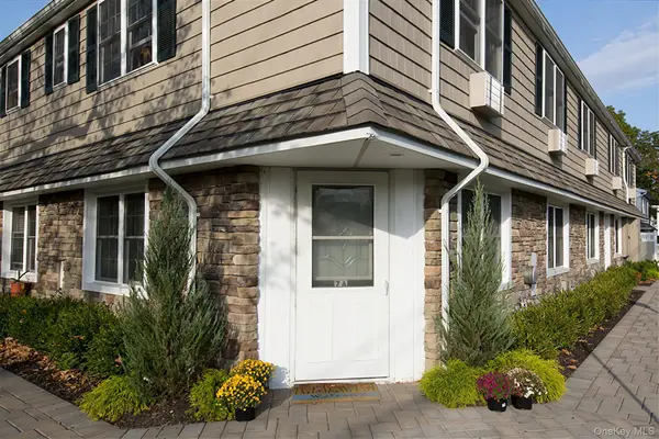 6 Richland BLVD #15, Brightwaters, NY 11718