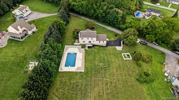 14 Storm DR, Poughquag, NY 12570