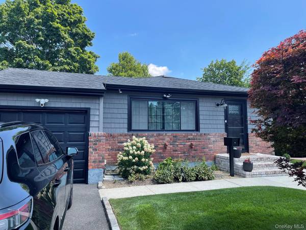 155 Secatogue AVE, Farmingdale, NY 11735