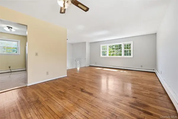 380 Sheridan ST, Westbury, NY 11590