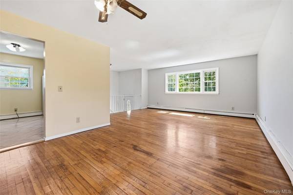 380 Sheridan ST, Westbury, NY 11590