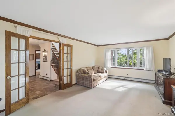 30 White Birch CIR, Miller Place, NY 11764