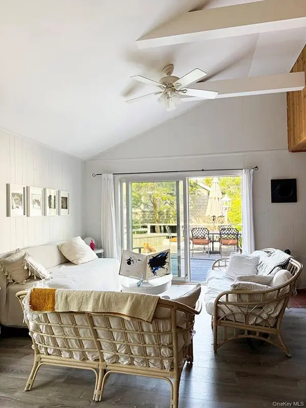 200 Surf, Cherry Grove, NY 11782