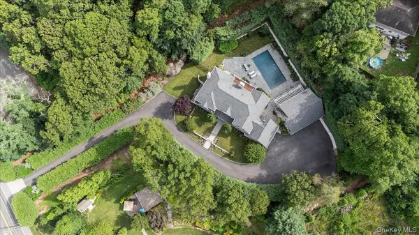 1481 N Country RD, Wading River, NY 11792
