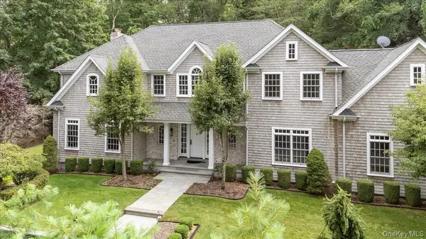 1481 N Country RD, Wading River, NY 11792