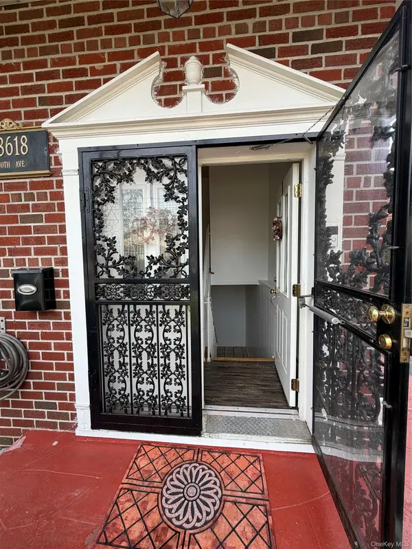 18618 140th AVE, Springfield Gardens, NY 11413