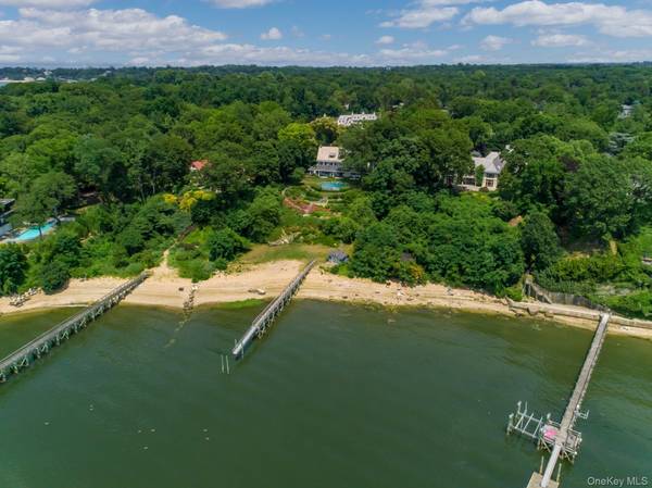 10 Hicks LN, Port Washington, NY 11050