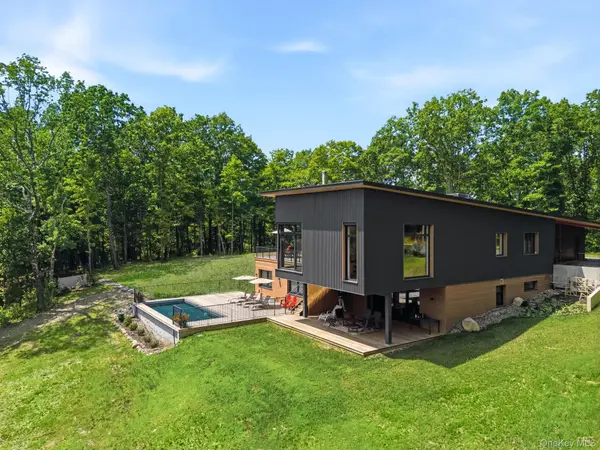 133 Old Bulls Head RD, Clinton Corners, NY 12514