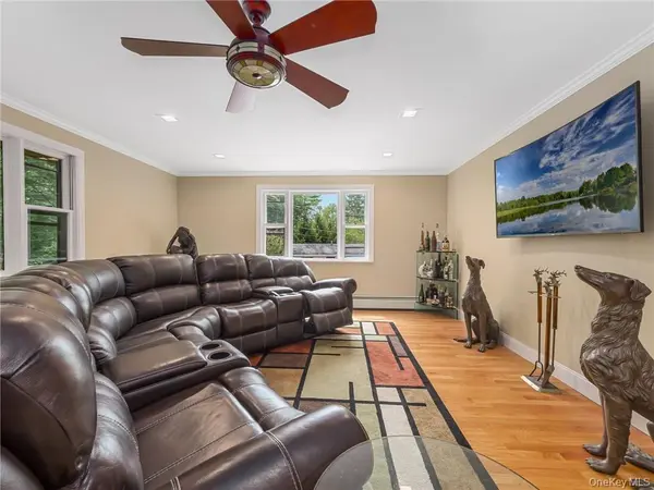 2 Hollowaty Kosak RD, Glen Spey, NY 12737