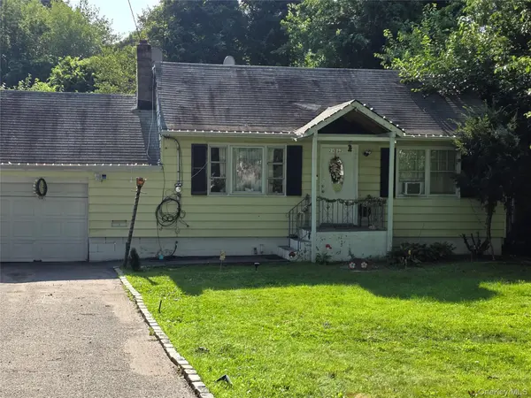 2467 New York AVE, Melville, NY 11747