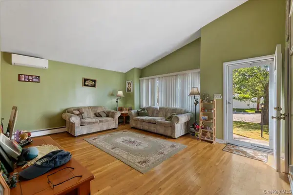 369 Central AVE, Deer Park, NY 11729