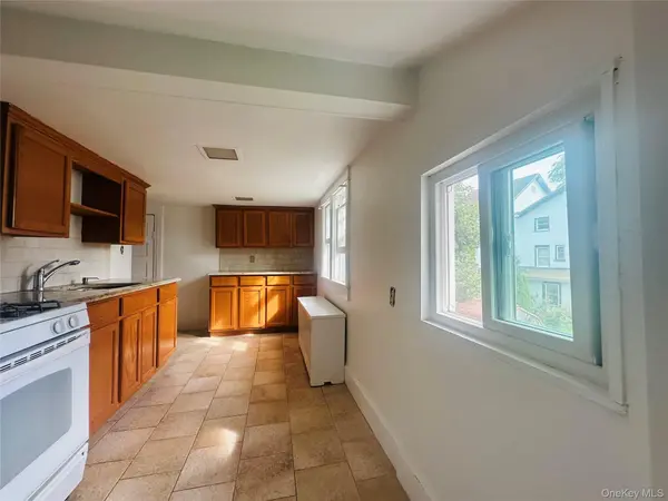 12 Cliff ST #2, Beacon, NY 12508