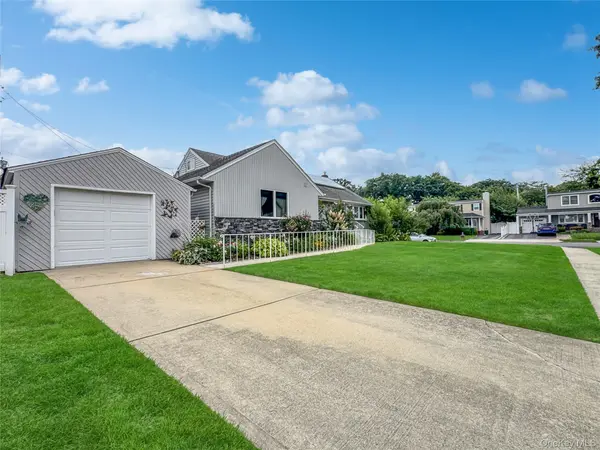 2810 Charles RD, Wantagh, NY 11793