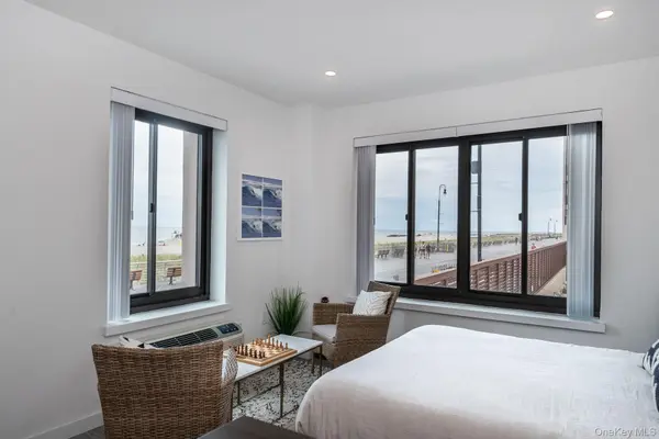 100 W Broadway #1H, Long Beach, NY 11561