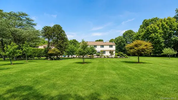 5 Dohne CT, Greenlawn, NY 11740