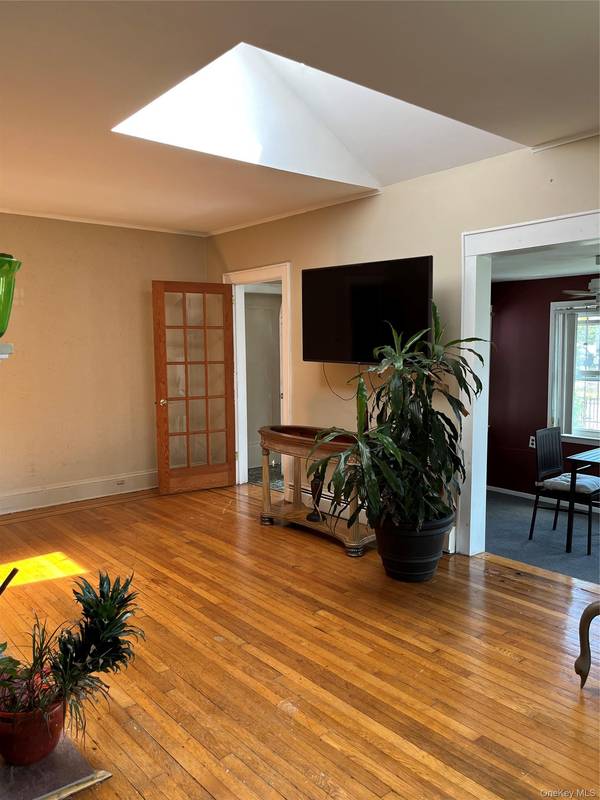137 E Roosevelt AVE, Roosevelt, NY 11575