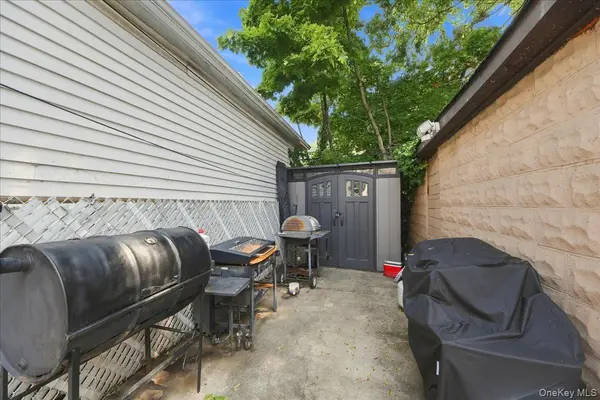 11611 207th ST, Cambria Heights, NY 11411