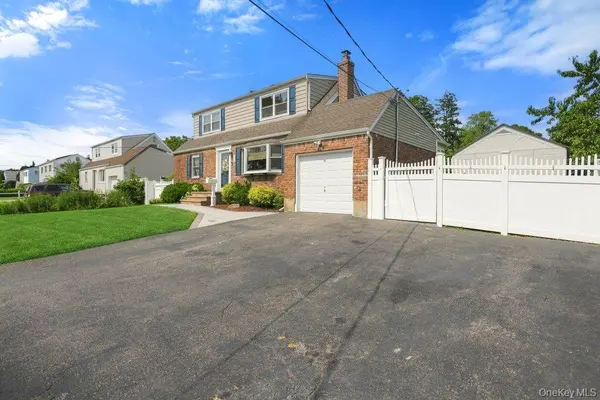 344 N Ontario AVE, Lindenhurst, NY 11757