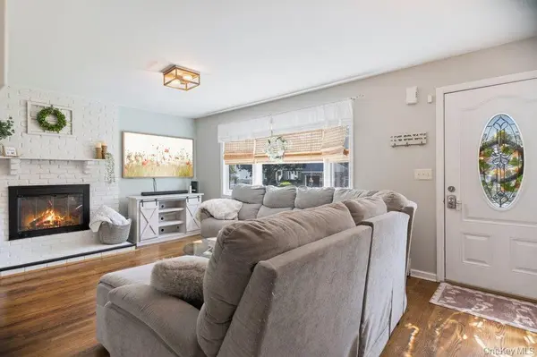 344 N Ontario AVE, Lindenhurst, NY 11757
