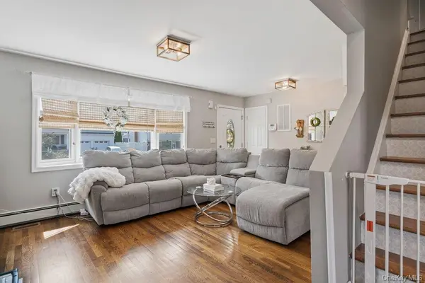 344 N Ontario AVE, Lindenhurst, NY 11757