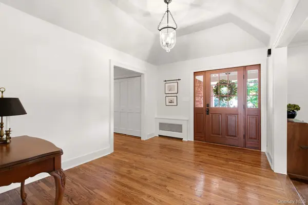 23 Renwick AVE, Huntington, NY 11743