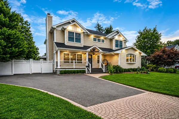 15 Kirby LN, Commack, NY 11725