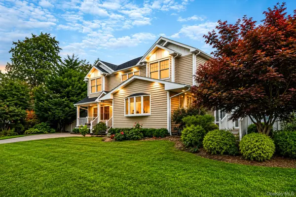15 Kirby LN, Commack, NY 11725