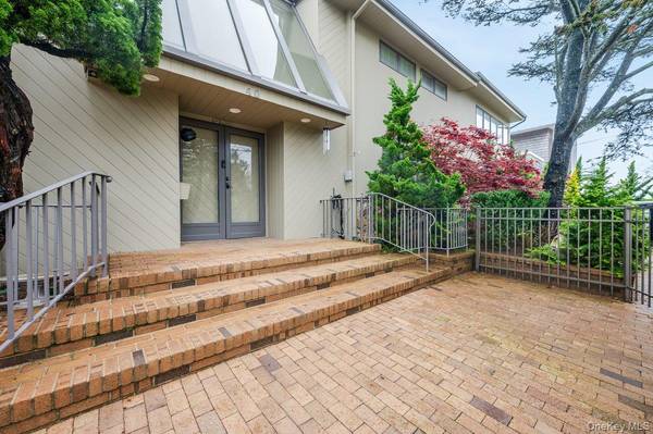 40 Cayuga AVE, Atlantic Beach, NY 11509