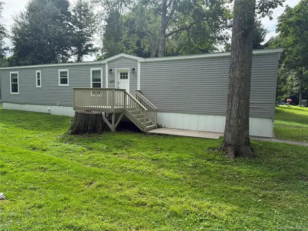 127 Woodcrest DR, Modena, NY 12548