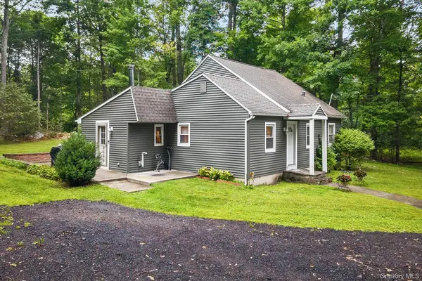 30 Forest Glen RD, Pine Bush, NY 12566