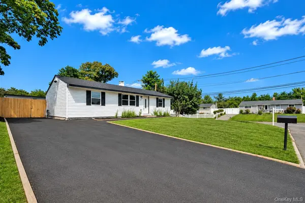 14 Marie LN, Central Islip, NY 11722