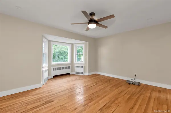 10 Stratton, Huntington Station, NY 11746