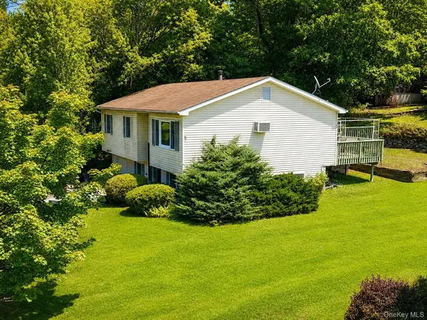 10 Andre DR, Highland Mills, NY 10930
