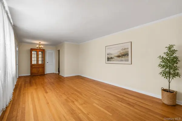 17 Robins CRES #17, New Rochelle, NY 10801