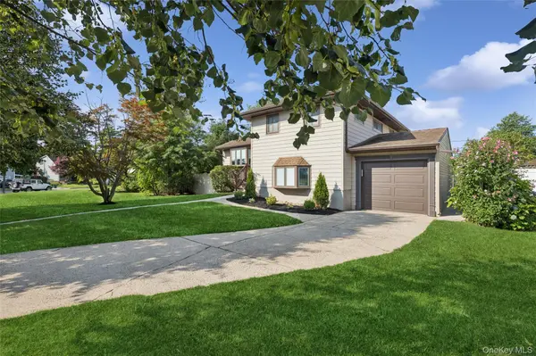 52 Narcissus AVE, Jericho, NY 11753