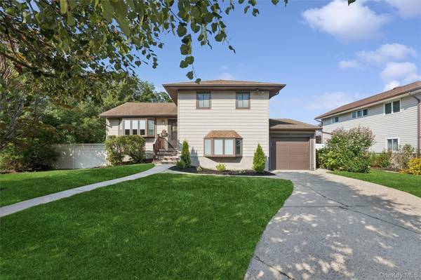 52 Narcissus AVE, Jericho, NY 11753