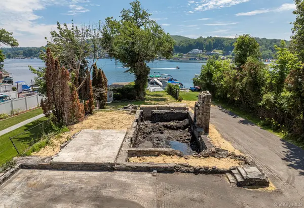68 W Lake BLVD, Mahopac, NY 10541