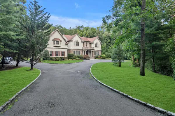 171 Stillwell LN, Laurel Hollow, NY 11791