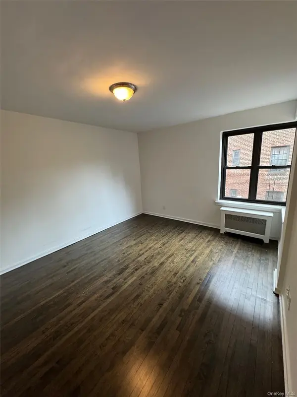 65 Old Mamaroneck RD #4R, White Plains, NY 10605