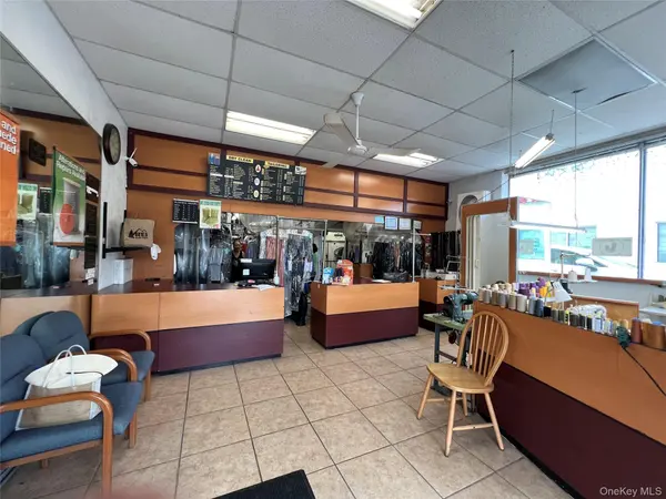 56-15 Marathon Pkwy, Little Neck, NY 11362