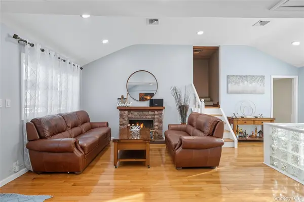 131 S 5th ST, Bethpage, NY 11714